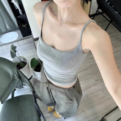 诗之韵高品质白色不透吊带！肩带可调节！胸垫可拆卸！百搭不挑人