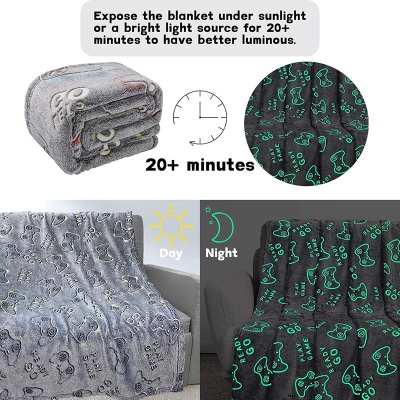 跨境一件代发儿童游戏机手柄夜光毯子法兰绒毯卡通空调被灰色毛毯