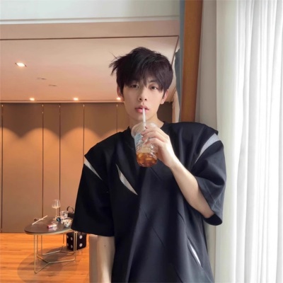 美式解构拼接正肩t恤小众设计感刀割垫肩短袖男高级感穿搭半截袖