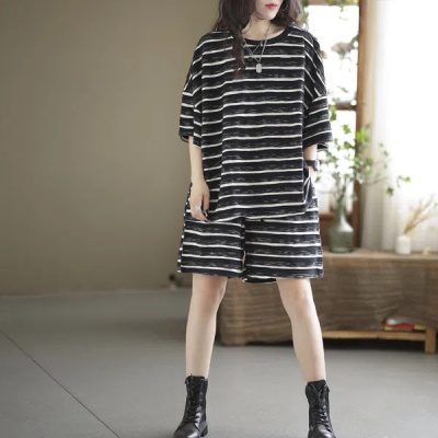 2024夏季大码女装时尚条纹短袖T恤短裤宽松遮肉显瘦休闲两件套装