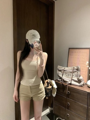 诗之韵高品质白色不透吊带！肩带可调节！胸垫可拆卸！百搭不挑人