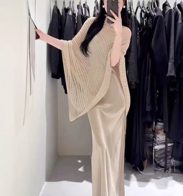 2025夏季慵懒风镂空防晒披肩斗篷外搭气质不规则立体针织衫罩衫女