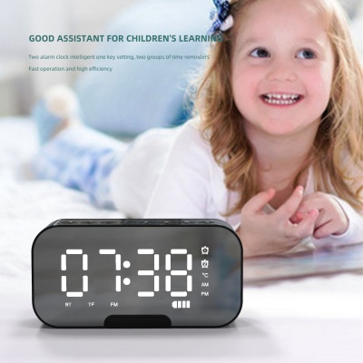 Q5跨境无线蓝牙音箱镜面多功能时闹钟插卡智能迷你小音响礼品