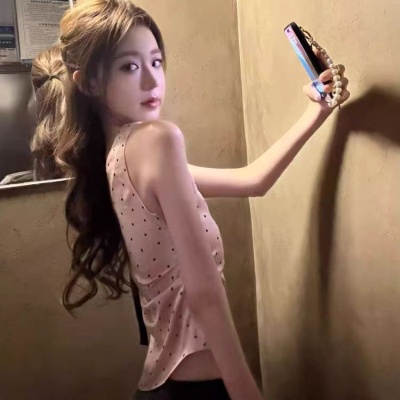 野媛粉色波点斜肩吊带背心女夏季小众设计感T恤修身显瘦无袖上衣